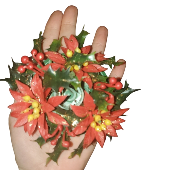 Vintage plastic poinsettia/holly candle holders - Picture 3 of 4